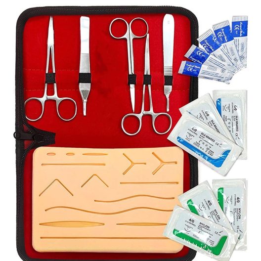 Suturing set